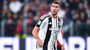 Dušan Vlahović könnte möglicherweise bald im Trikot des FC Bayern auflaufen.