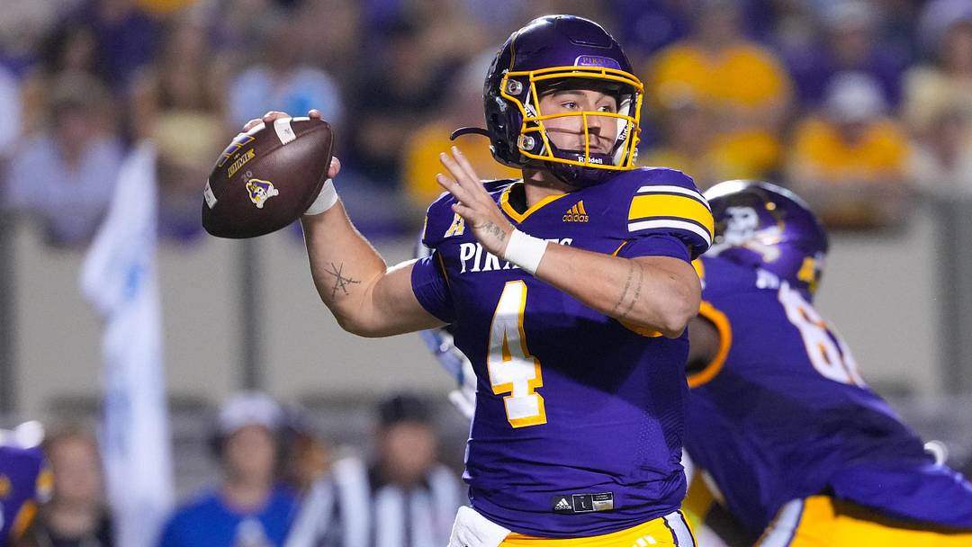 Sep 20, 2025; Greenville, North Carolina, USA; East Carolina Pirates quarterback Katin Houser (4) throws the ball against the Brigham Young Cougars during the first half at Dowdy-Ficklen Stadium. Mandatory Credit: James Guillory-Imagn Images Sep 20, 2025; Greenville, North Carolina, USA; East Carolina Pirates quarterback Katin Houser (4) throws the ball against the Brigham Young Cougars during the first half at Dowdy-Ficklen Stadium. Mandatory Credit: James Guillory-Imagn Images
