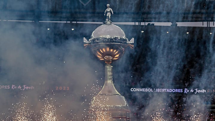 Troféu da Libertadores em disputa