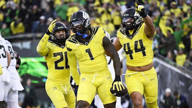 Oregon Ducks Violent Jordan Burch Earns 3 Honors For Dominating Michigan State
