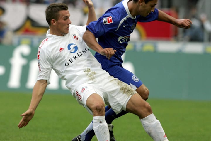 Lukas Podolski im Duell gegen Hertha BSC