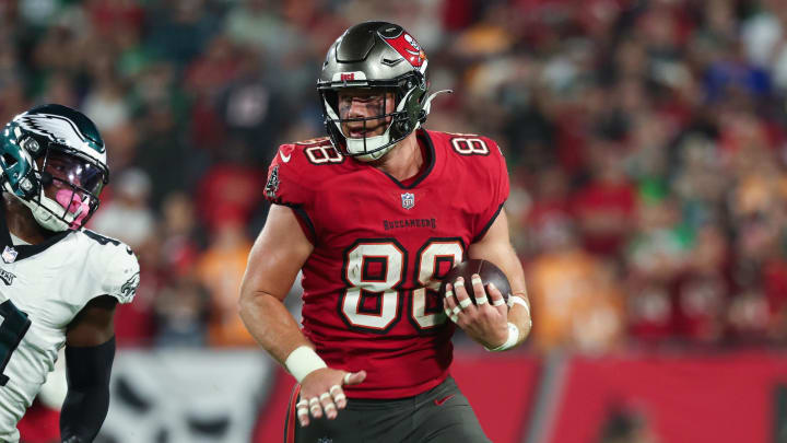 Jan 15, 2024; Tampa, Florida, USA; Tampa Bay Buccaneers tight end Cade Otton (88) runs the ball after a reception as Philadelphia Eagles linebacker Nicholas Morrow (41) pursues during the first half of a 2024 NFC wild card game at Raymond James Stadium. Mandatory Credit: Kim Klement Neitzel-USA TODAY Sports
