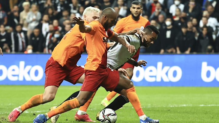 Marcao ile Alex arasındaki ikili mücadele Marcao ile Alex arasındaki ikili mücadele