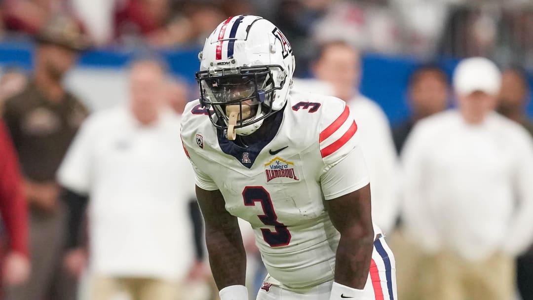 Dec 28, 2023; San Antonio, TX, USA;  Arizona Wildcats running back Jonah Coleman (3) gets set in the first half against the Oklahoma Sooners at Alamodome.