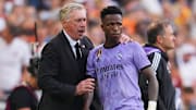 Carlo Ancelotti e Vinicius Junior, do Real Madrid, ambos premiados no FIFA The Best