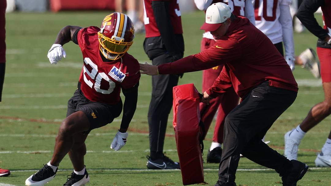 Ashburn, VA, USA: Washington Commanders safety Quan Martin (20) participates in a drill at training camp. At the BigBear.ai Performance Center at Commanders Park. Mandatory Credit: Geoff Burke-Imagn Images