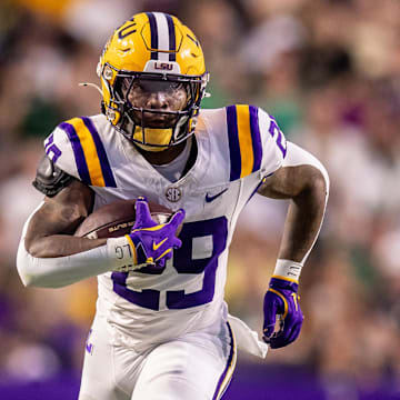 LSU vs. Arkansas score prediction 2025