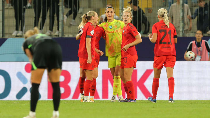 Die Bayern-Frauen starteten mit dem Gewinn des Supercups in die Saison.