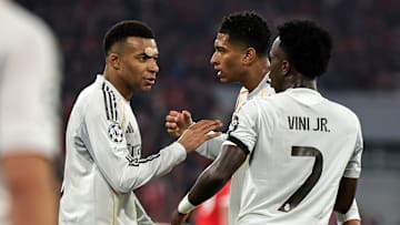 Kylian Mbappé, Jude Bellingham und Vini Jr. (v. l. n. r) werden in der kommenden Saison wohl einen neuen Trainer bekommen