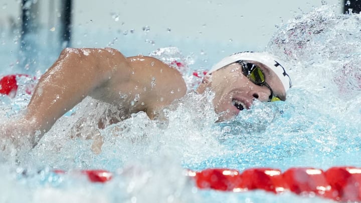 Former Florida Gators swimmer Bobby Finke brings home Silver in the Paris Olympics