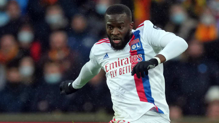 Francês defende atualmente o Lyon Francês defende atualmente o Lyon