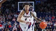 Gonzaga Bulldogs guard Jalen Warley (8).