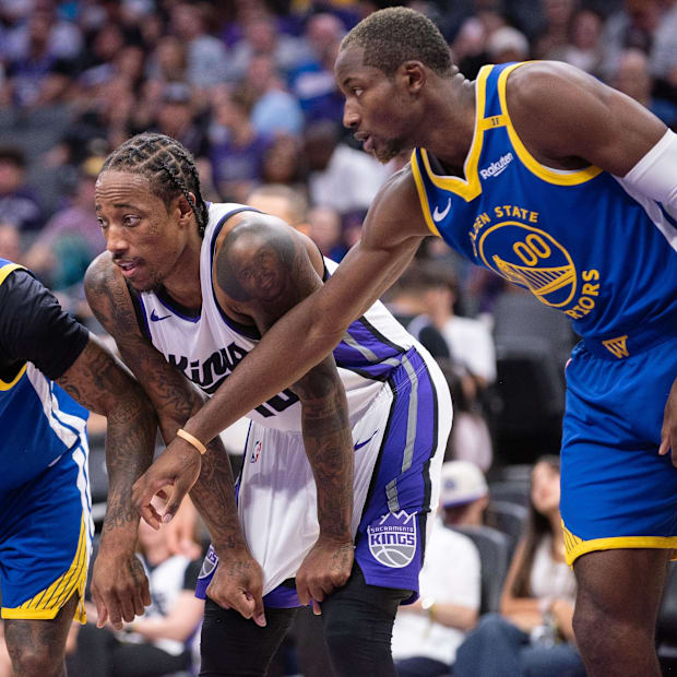 Golden State Warriors forward Jonathan Kuminga (00) defend against Sacramento Kings forward DeMar DeRozan (10