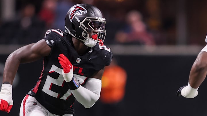 Aug 15, 2025; Atlanta, Georgia, USA; Atlanta Falcons linebacker James Pearce Jr. (27) rushes the passer against the Tennessee Titans in the second quarter at Mercedes-Benz Stadium. Mandatory Credit: Brett Davis-Imagn Images

