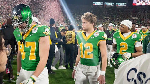 Oregon players walk off the field as the Oregon Ducks face the Ohio State Buckeyes Wednesday, Jan. 1, 2025, in the quarterfin
