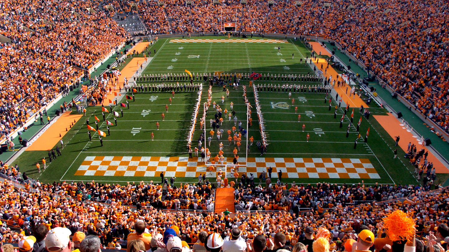 Tennessee football adds ex-Vols star to coaching staff: report