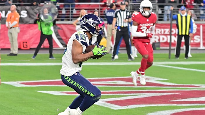 Jan 7, 2024; Glendale, Arizona, USA; Seattle Seahawks wide receiver Tyler Lockett (16) catches the
