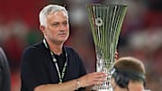 Mourinho viene de ganar la Conference League con la Roma