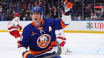 Carolina Hurricanes v New York Islanders