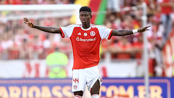 Zagueiro Vitão é dono de posição no time