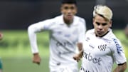 Atacante já iniciou trabalho de fisioterapia