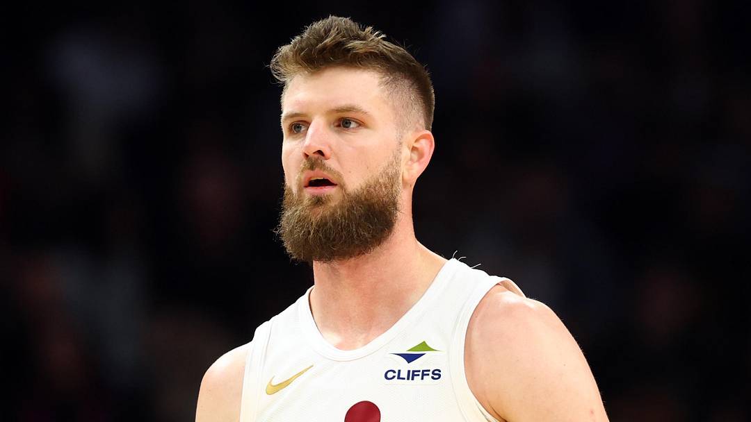 Jan 30, 2026; Phoenix, Arizona, USA; Cleveland Cavaliers forward Dean Wade (32) against the Phoenix Suns at Mortgage Matchup Center. Mandatory Credit: Mark J. Rebilas-Imagn Images