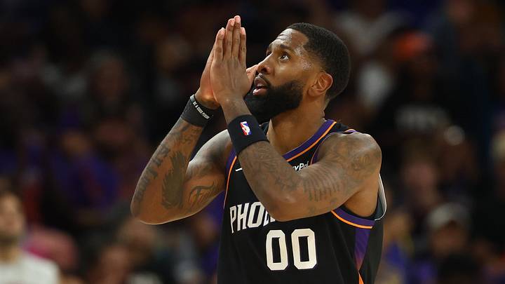 Apr 17, 2026; Phoenix, Arizona, USA; Phoenix Suns forward Royce O'Neale (00) celebrates a shot against the Golden State Warriors during the second half in the play-in rounds of the 2026 NBA Playoffs at Mortgage Matchup Center. Mandatory Credit: Mark J. Rebilas-Imagn Images
