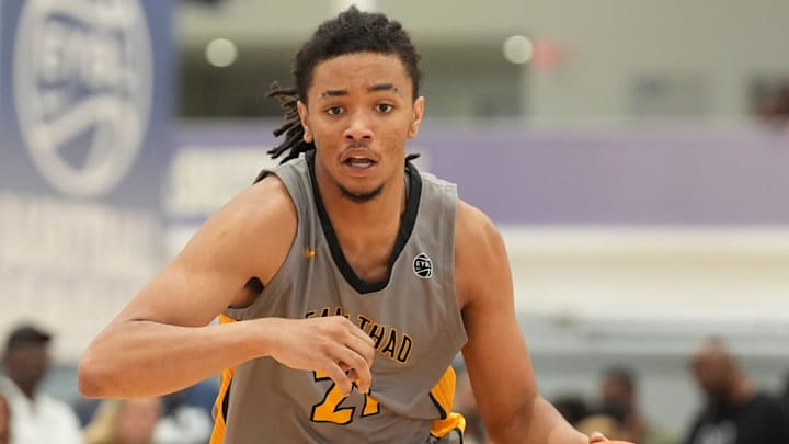 Team Thad’s Kayden Allen (21) brings the ball up the court during a game against Mokan Elite at Nike EYBL at the Memphis Sports & Events Center on Saturday, May 17, 2025. Team Thad’s Kayden Allen (21) brings the ball up the court during a game against Mokan Elite at Nike EYBL at the Memphis Sports & Events Center on Saturday, May 17, 2025.