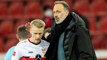 VfB Coach Pellegrino Matarazzo (rechts) ist weiterhin vom Klassenerhalt überzeugt