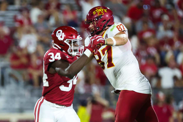 Oklahoma Sooners defensive lineman Adepoju Adebawore