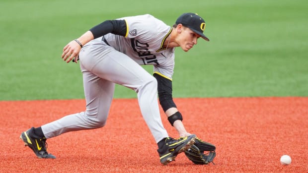 Oregon's Maddox Molony (9)Êgets the ground ball duringÊthe NCAA college baseball game at Goss Stadium on Friday,ÊApril 26, 2024, in Corvallis, Ore.