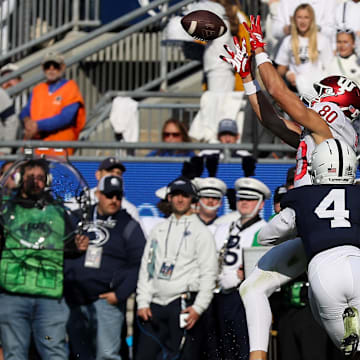 Indiana Hoosiers wide receiver Charlie Becker (80) makes a catch during the second quarter against the Penn State Nittany Lions at Beaver Stadium. 