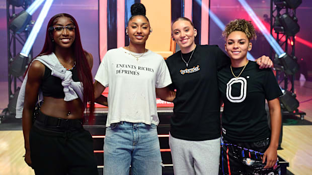 Flau'Jae Johnson, Juju Watkins, Paige Bueckers and Jada Williams pose for a photo at Overtime Select.