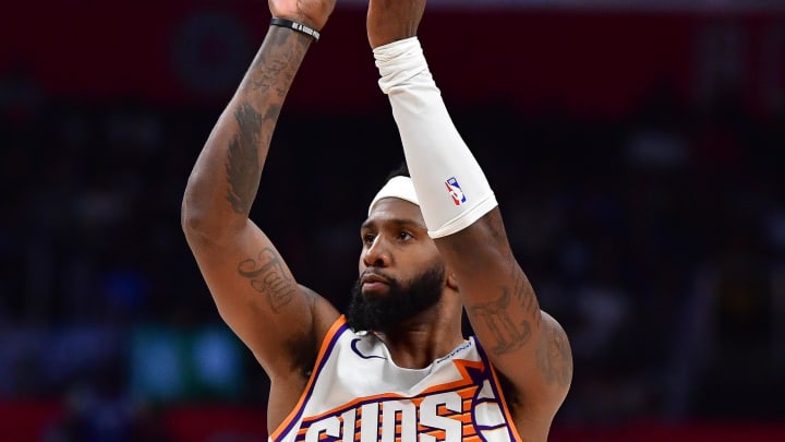 Apr 10, 2024; Los Angeles, California, USA; Phoenix Suns forward Royce O'Neale (00) shoots against the Los Angeles Clippers during the second half at Crypto.com Arena. Mandatory Credit: Gary A. Vasquez-USA TODAY Sports