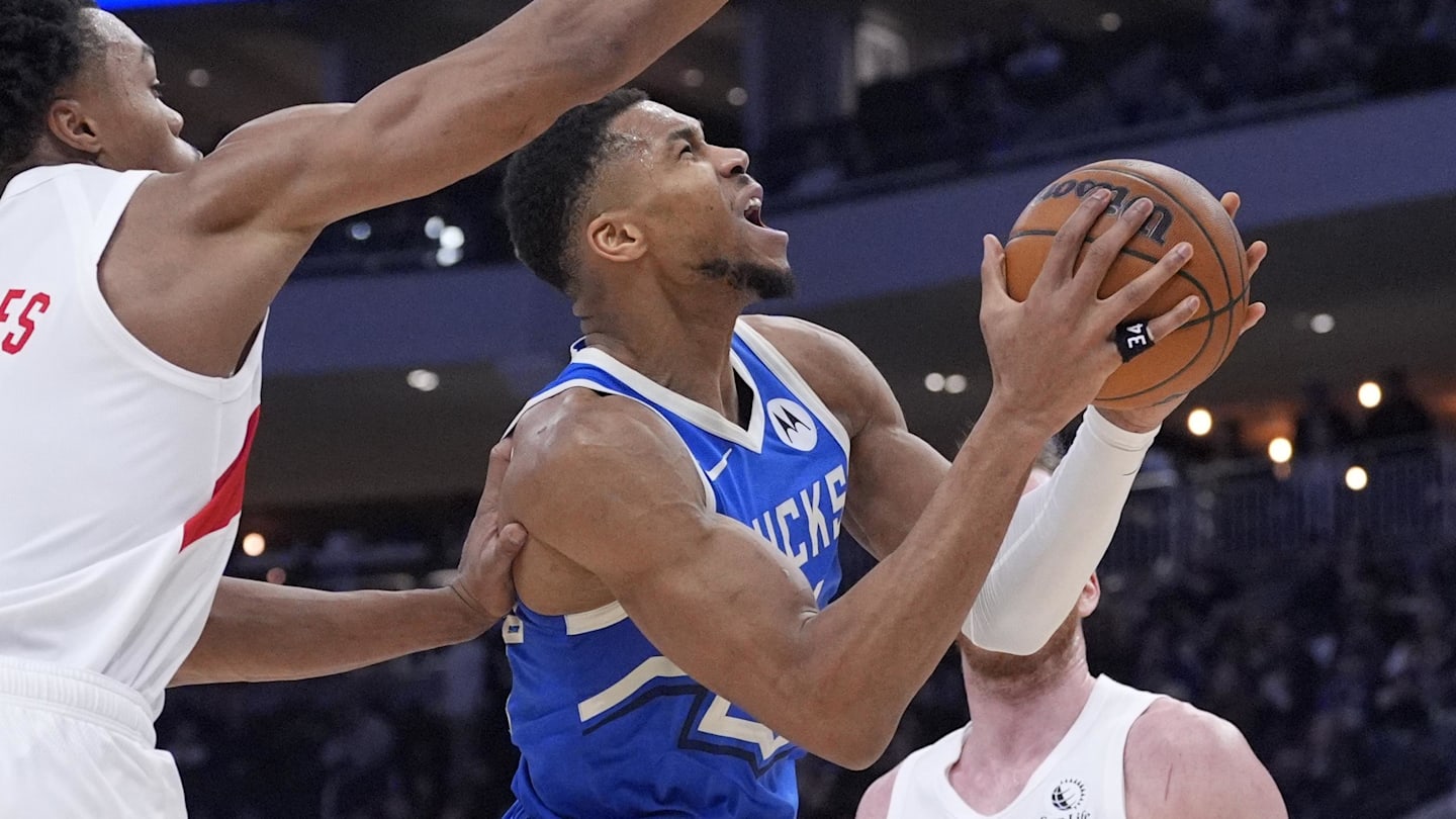 Bucks Announce Giannis Antetokounmpo Injury News Ahead of Raptors Game