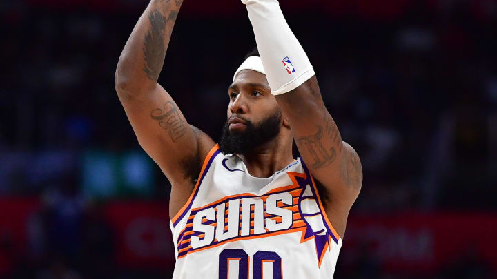 Apr 10, 2024; Los Angeles, California, USA; Phoenix Suns forward Royce O'Neale (00) shoots against the Los Angeles Clippers during the second half at Crypto.com Arena. Mandatory Credit: Gary A. Vasquez-USA TODAY Sports