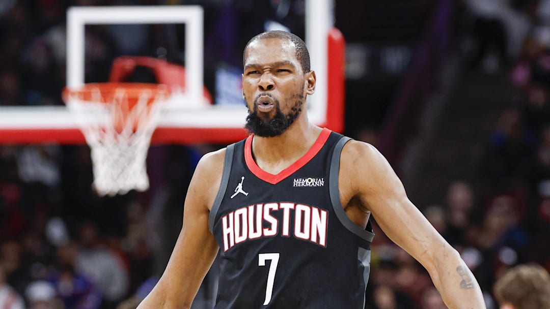 Mar 23, 2026; Chicago, Illinois, USA; Houston Rockets forward Kevin Durant (7) reacts to a basket scored by center Alperen Sengun (28) against the Chicago Bulls during the second half at United Center. Mandatory Credit: Kamil Krzaczynski-Imagn Images