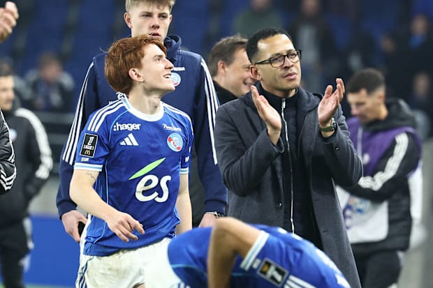 เลียม โรเซนิออร์กับนักเตะสโตรสบูร์ก