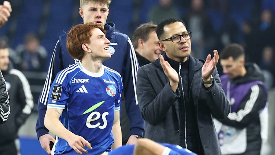 Liam Rosenior with Strasbourg players. 