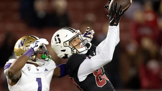 Stanford Cardinal wide receiver Jackson Harris (83) hauls in a 43-yard pass in front of Washington Huskies cornerback