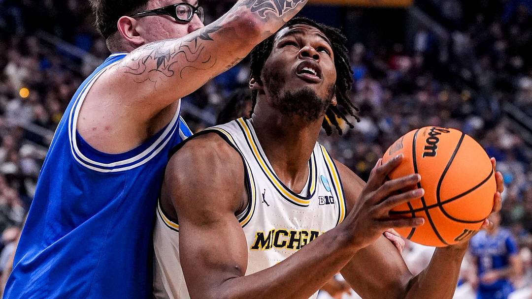 Michigan forward Morez Johnson Jr. (21) is defended by Saint Louis center Robbie Avila (21) during the second half of NCAA Tournament Second Round at KeyBank Center in Buffalo on Saturday, March 21, 2026.