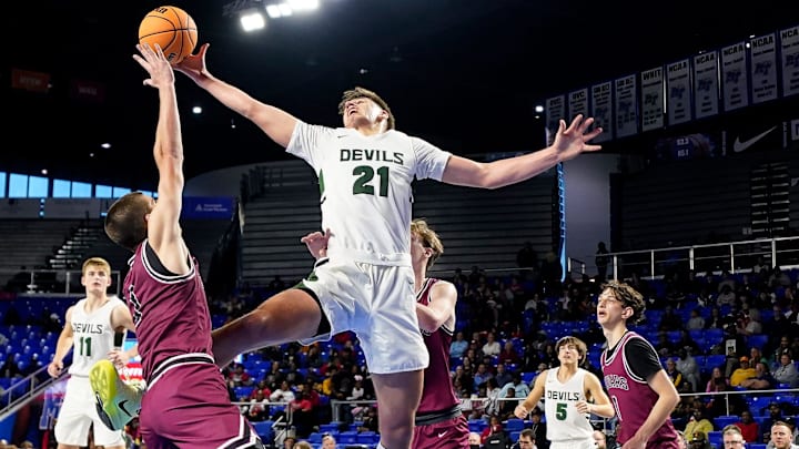 Greeneville's Trey Thompson (21) fights for the rebound with Munford's Elisha Patrick (1) during the third quarter of a TSSAA Class 3A basketball state quarterfinal game at Murphy Center in Murfreesboro, Tenn., Thursday, March 20, 2025.