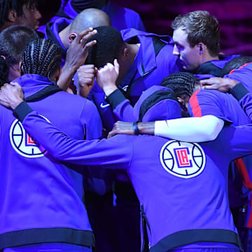 Jan 20, 2021; Los Angeles, California, USA; Los Angeles Clippers players huddle before the game against the Sacramento Kings at Staples Center. Mandatory Credit: Jayne Kamin-Oncea-Imagn Images