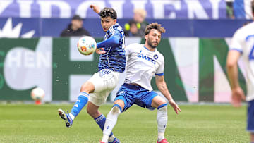 Mertcan Ayhan im Zweikampf
