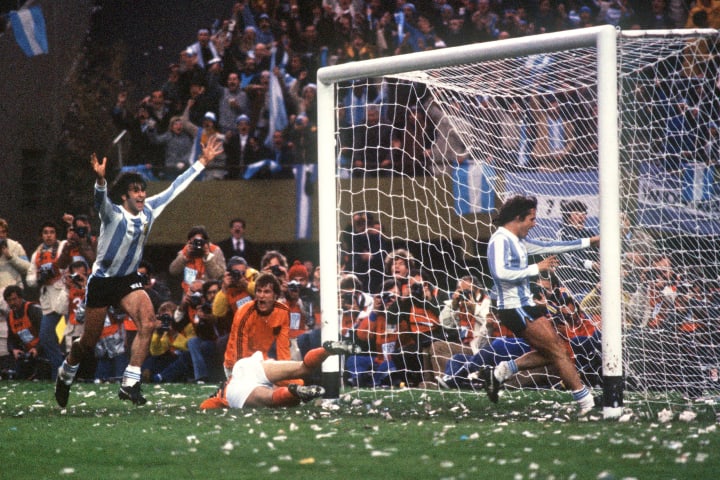 Ruud Krol, Mario Kempes, Daniel Bertoni, Wim Suurbier Argentina Final Decisão Copa do Mundo 1978 2022