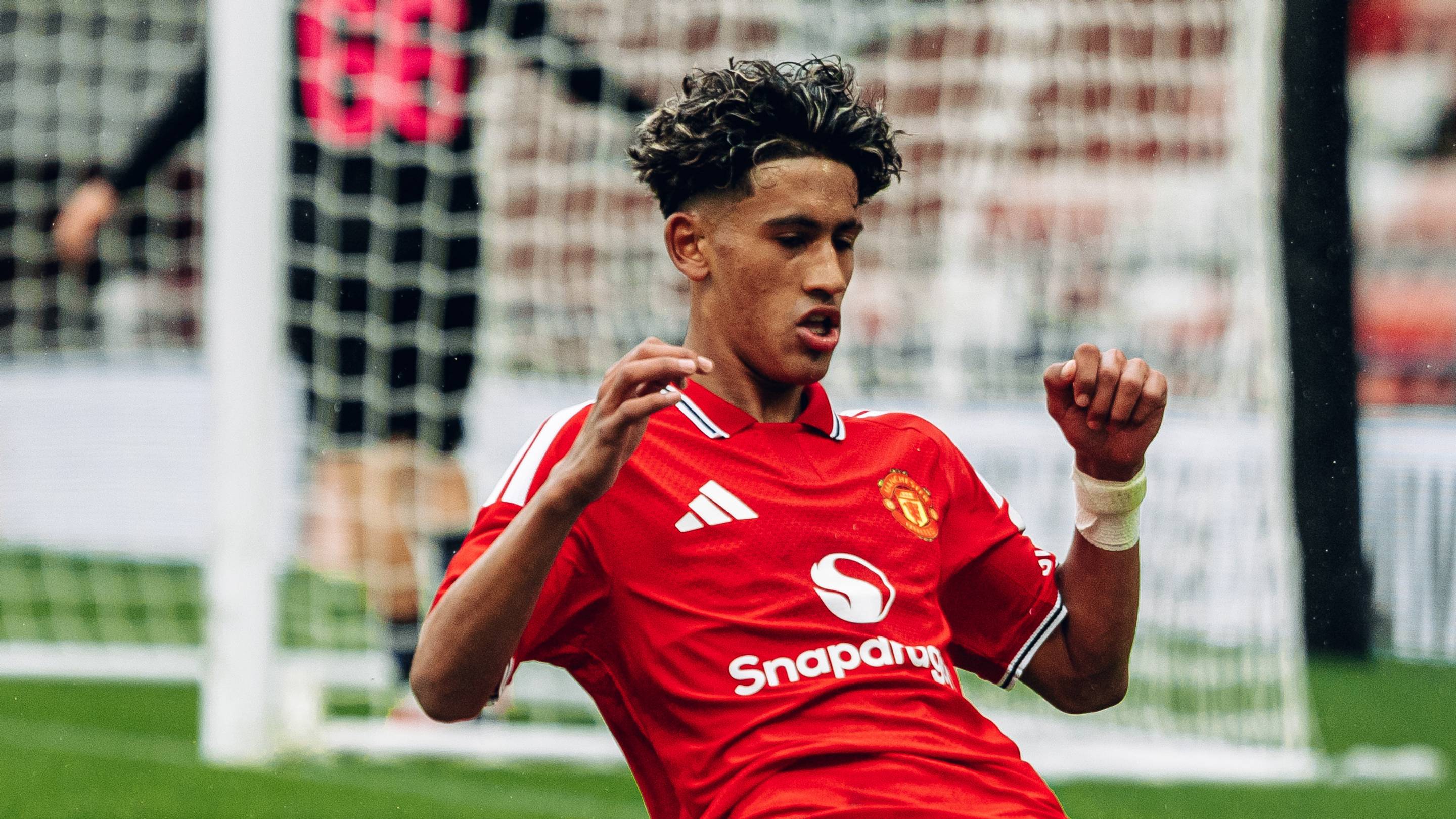 Chelsea told JJ Gabriel’s transfer decision as wonderkid prepares for Man Utd exit