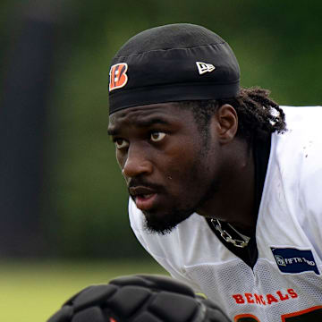 Bengals defensive end Shemar Stewart bumped into Joe Burrow during practice.