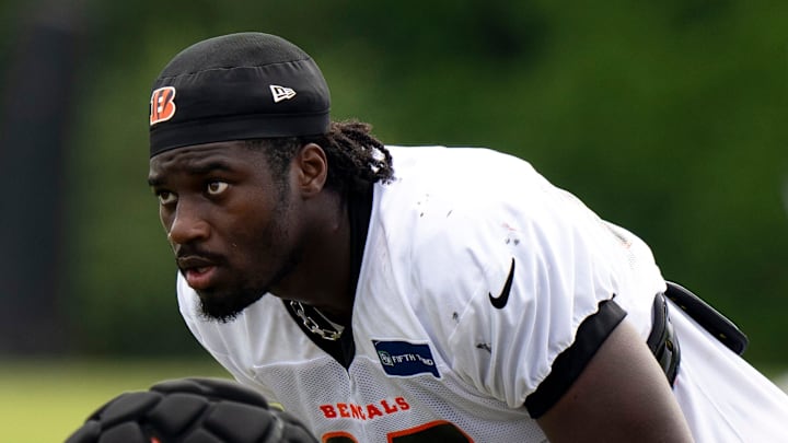 Bengals defensive end Shemar Stewart bumped into Joe Burrow during practice. Bengals defensive end Shemar Stewart bumped into Joe Burrow during practice.