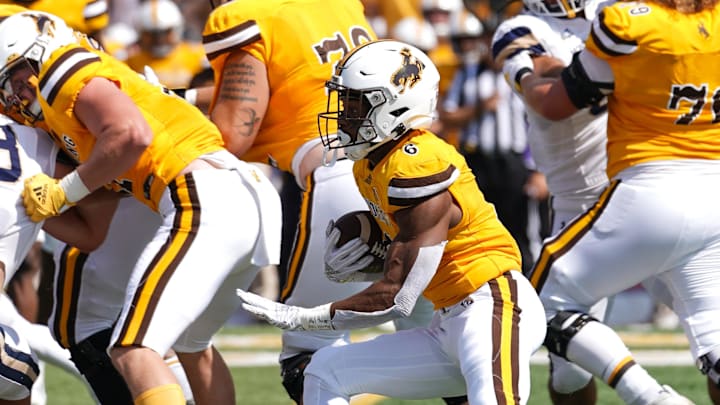 Wyoming Vs Boise State Prediction Odds Spread And Over Under For College Football Week 11