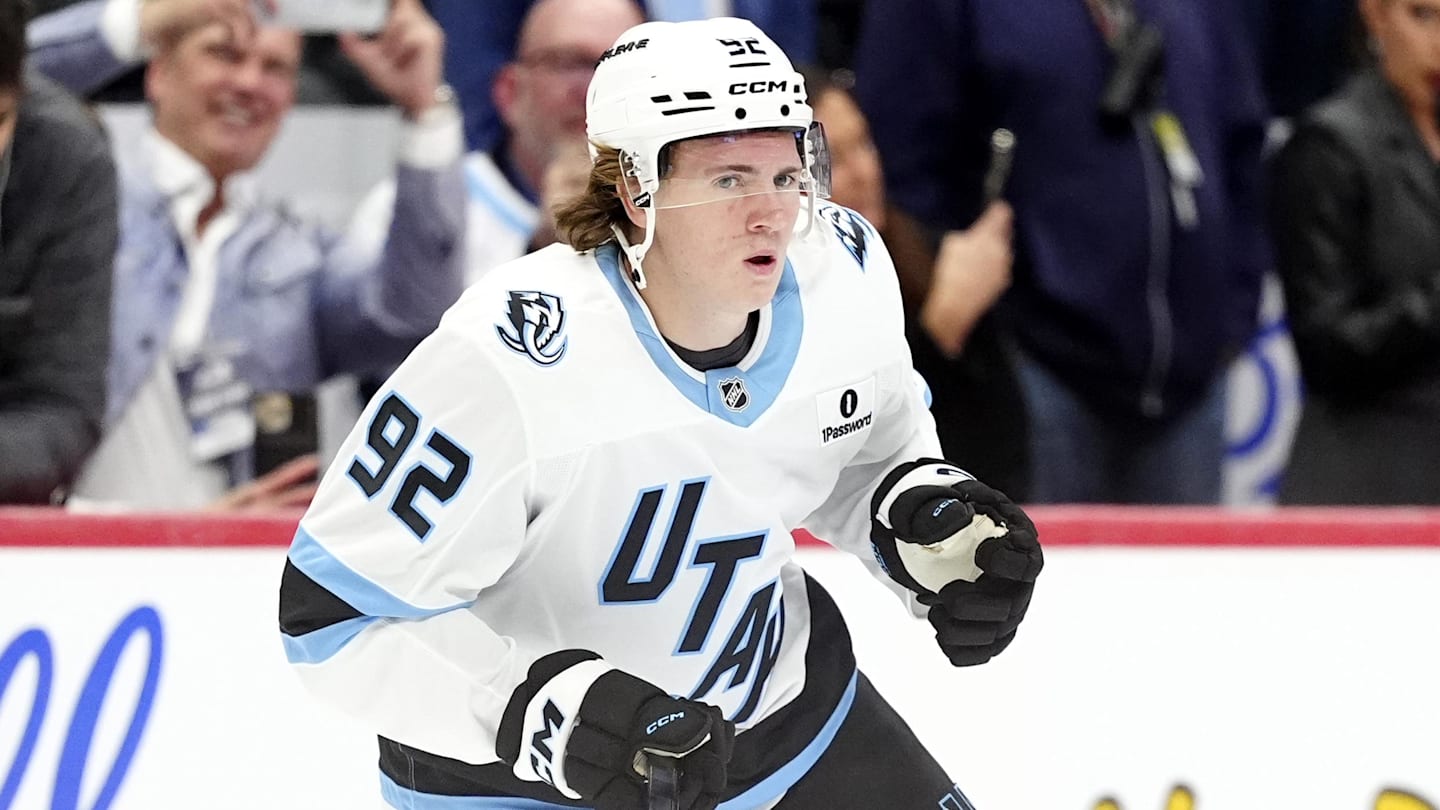 Mammoth Sign Star Center to Huge Extension